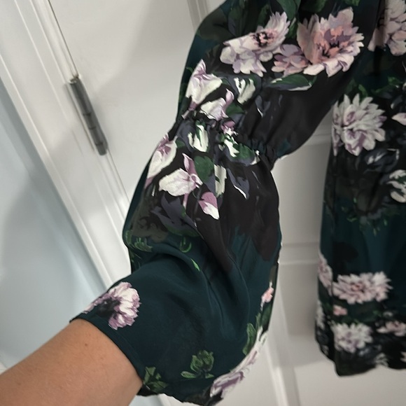 Club Monaco- Size 8 Silk Floral Shift Dress with Bell Sleeves - Picture 3 of 14